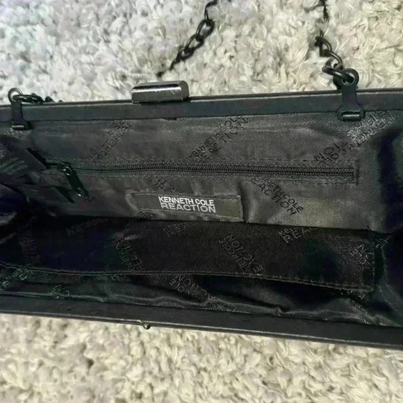 Kenneth Cole reaction leather purse - Picture 3 of 6